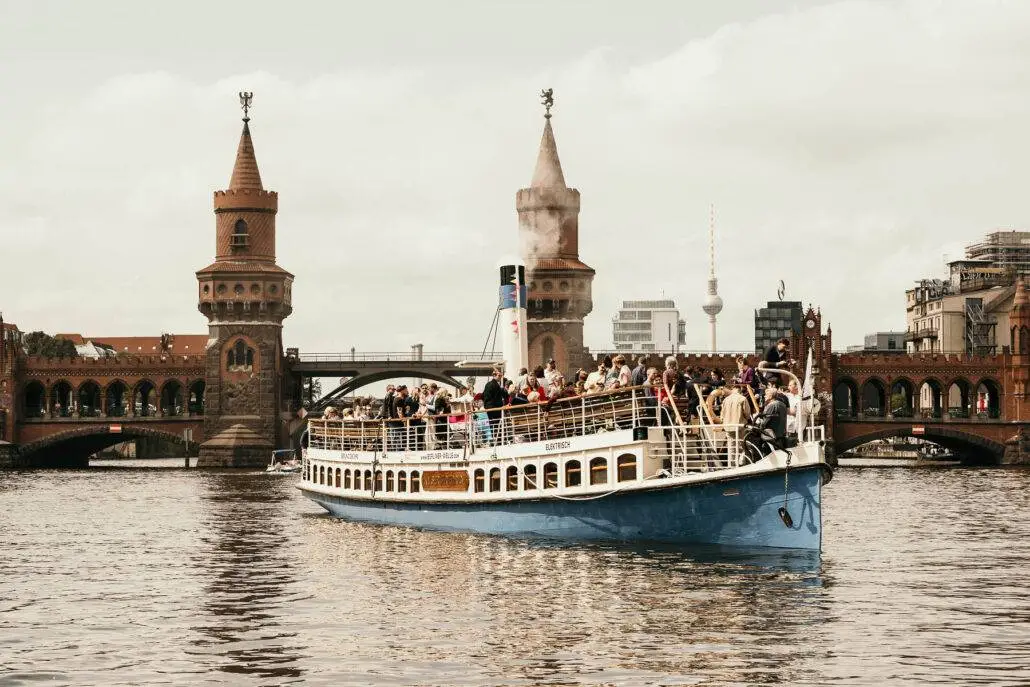 Kaiser Friedrich Brückentour an der Oberbaumbrücke