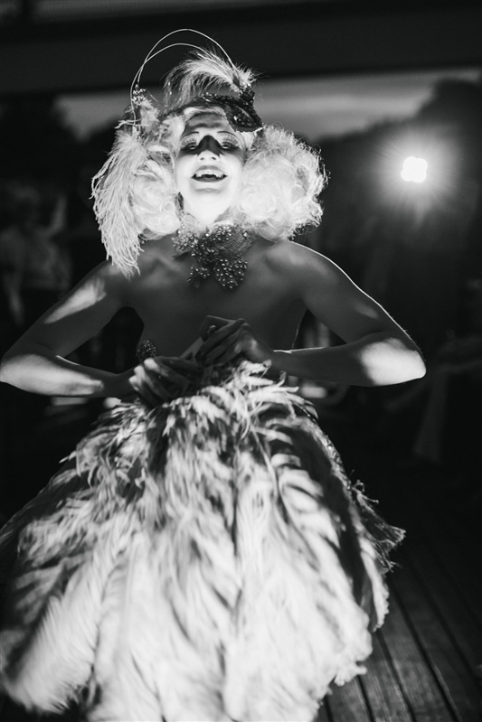 burlesque_dancer_on_boheme_sauvage_party